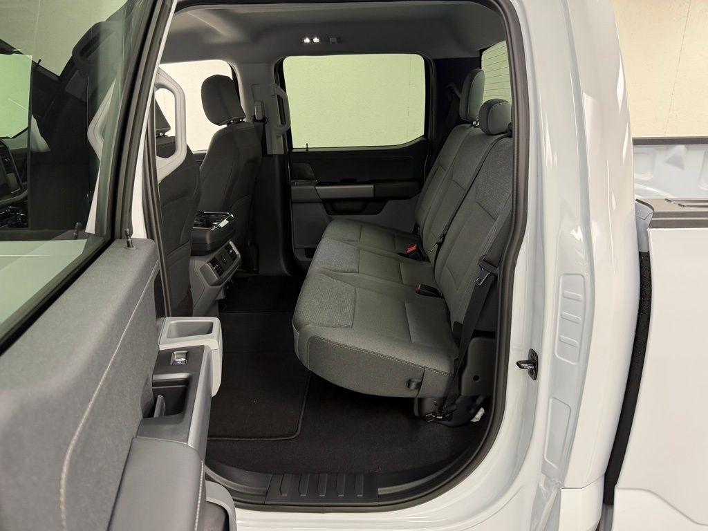 Ford F-150 Lightning  2025