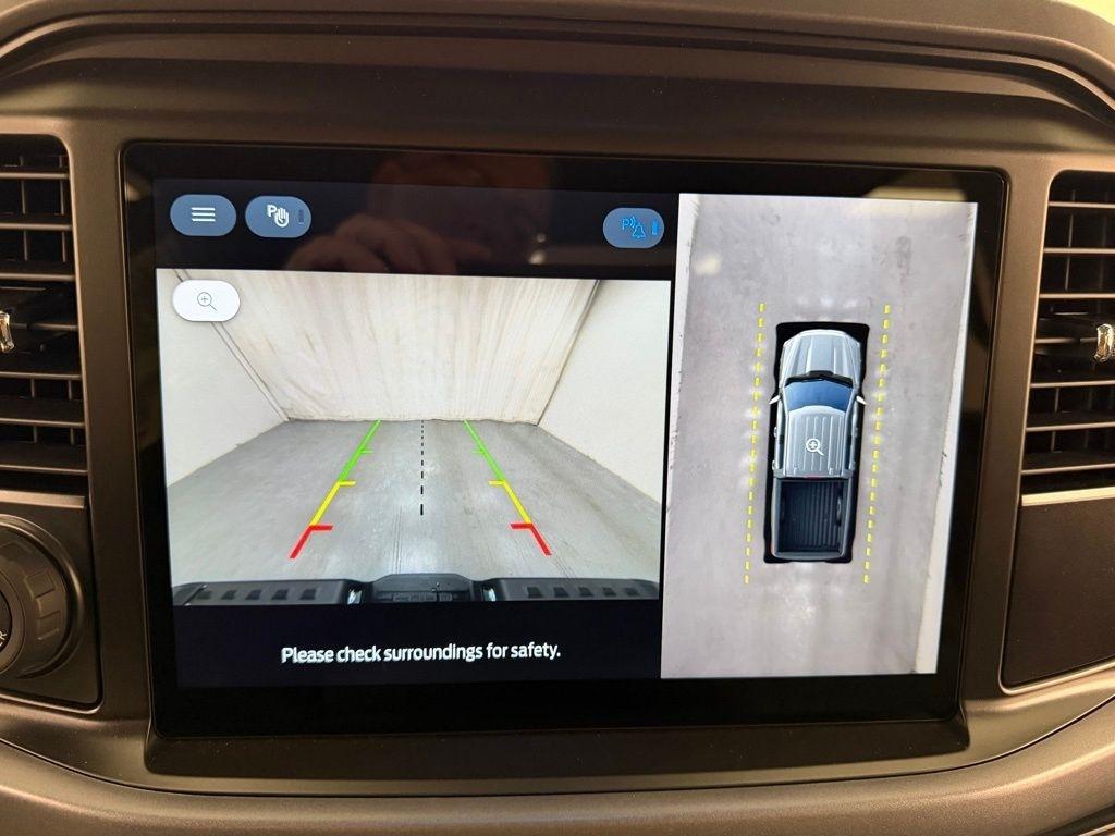 Ford F-150 Lightning  2025