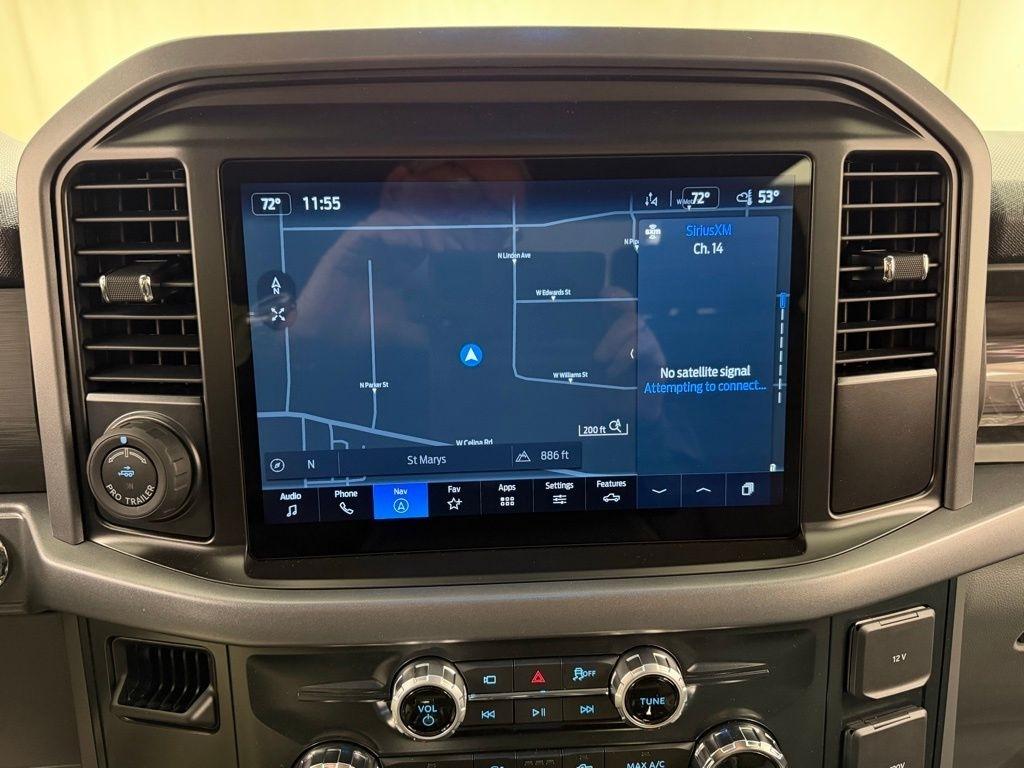 Ford F-150 Lightning  2025