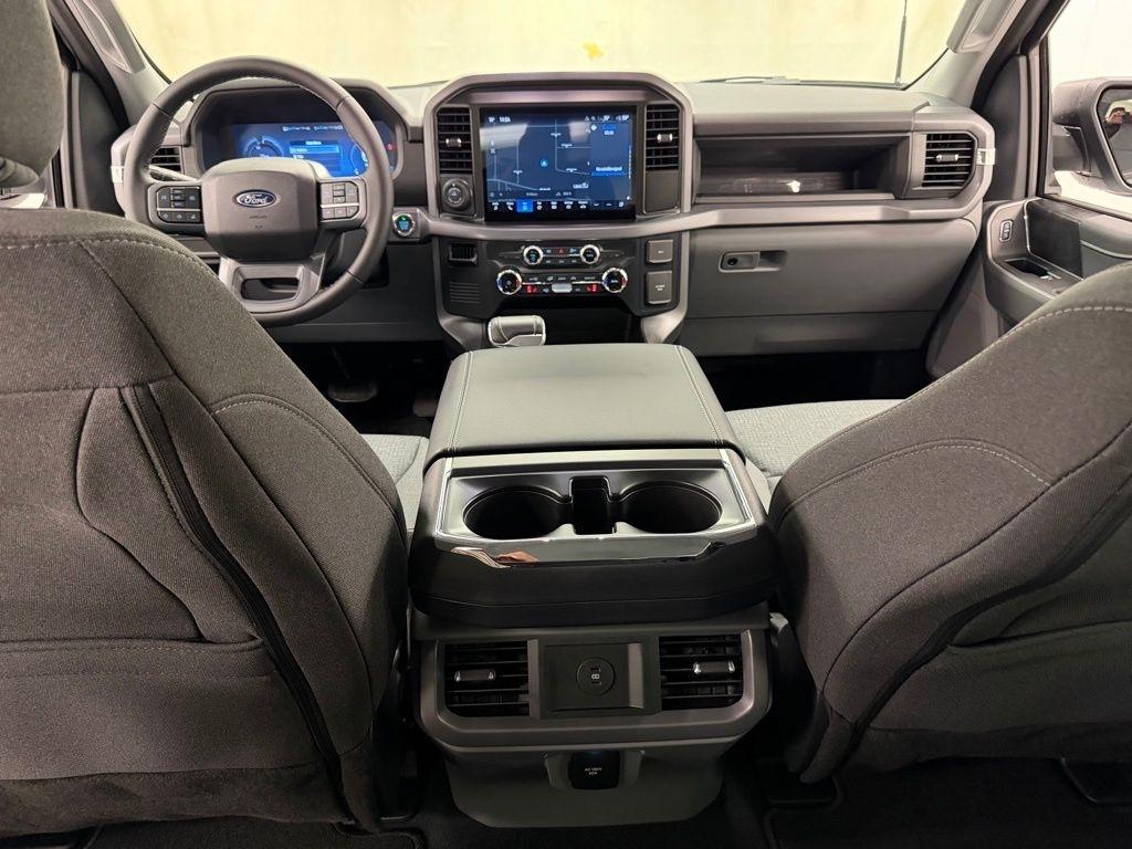 Ford F-150 Lightning  2025