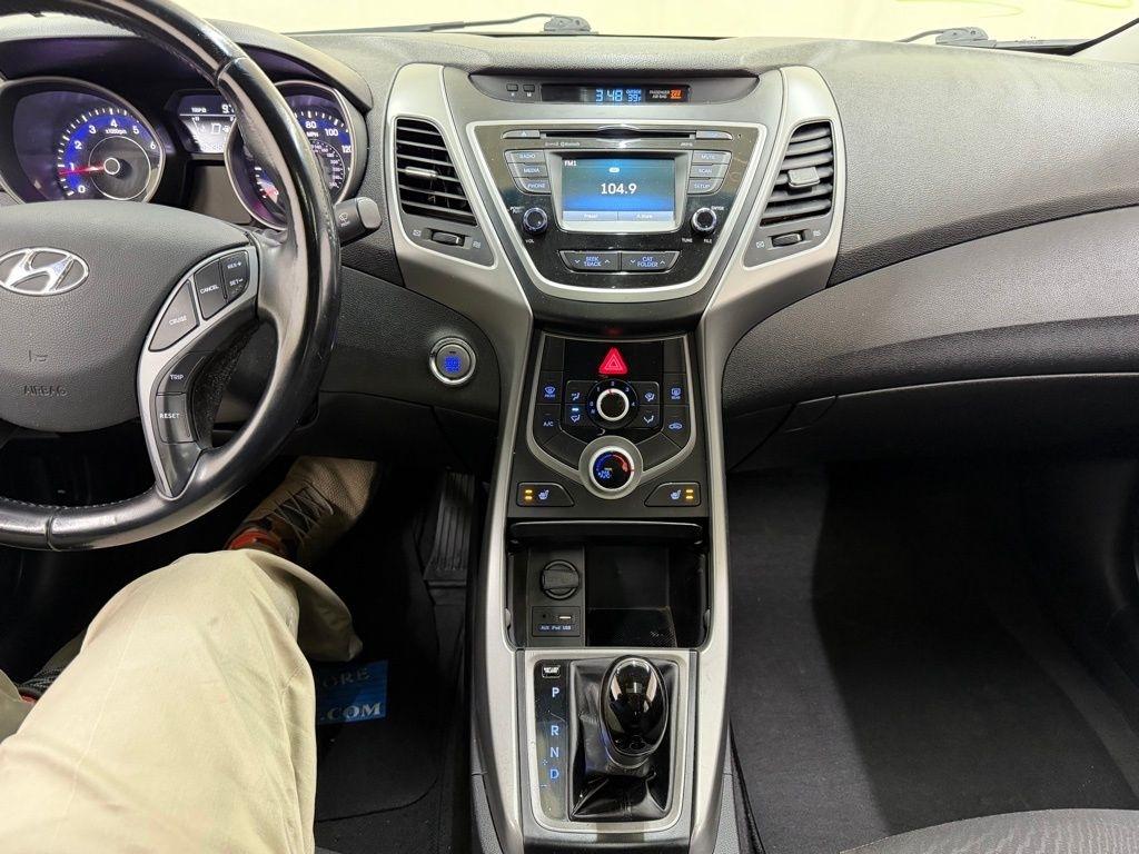 Hyundai Elantra  2016