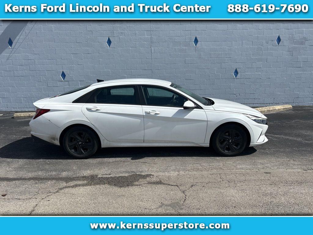 Hyundai Elantra  2021