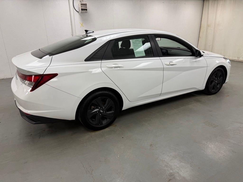 Hyundai Elantra  2021