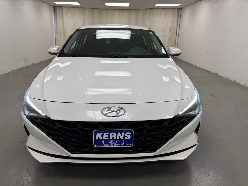 Hyundai Elantra  2021