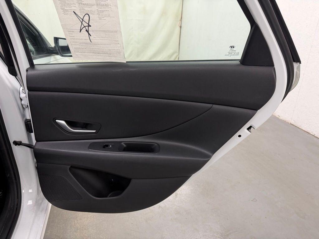 Hyundai Elantra  2021