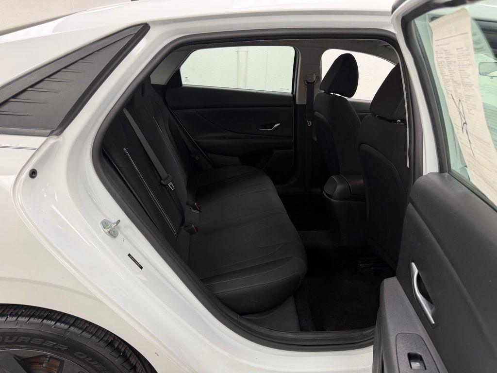 Hyundai Elantra  2021