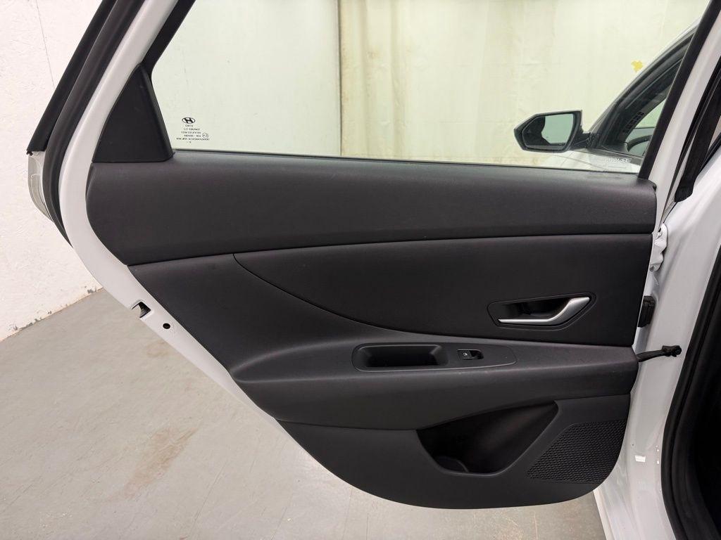 Hyundai Elantra  2021