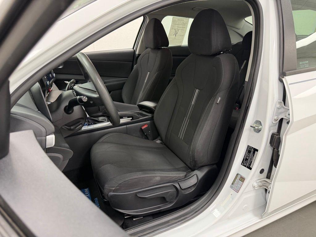 Hyundai Elantra  2021