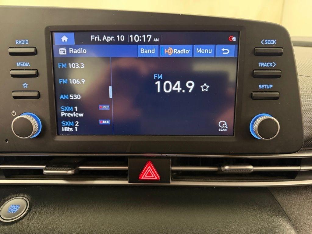 Hyundai Elantra  2021