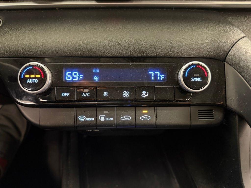 Hyundai Elantra  2021