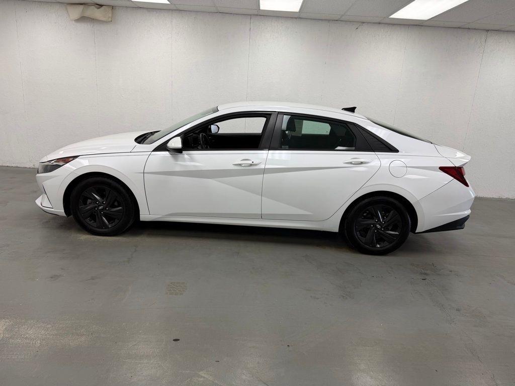 Hyundai Elantra  2021