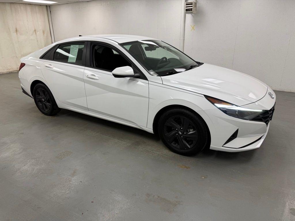 Hyundai Elantra  2021