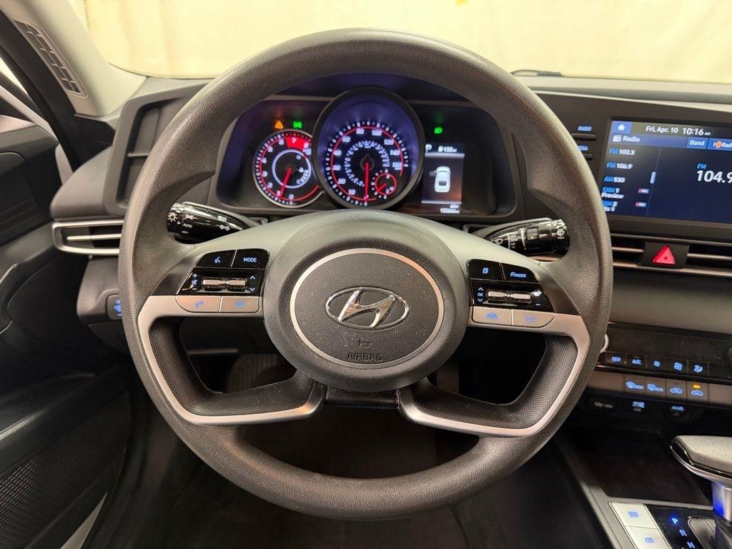 Hyundai Elantra  2021