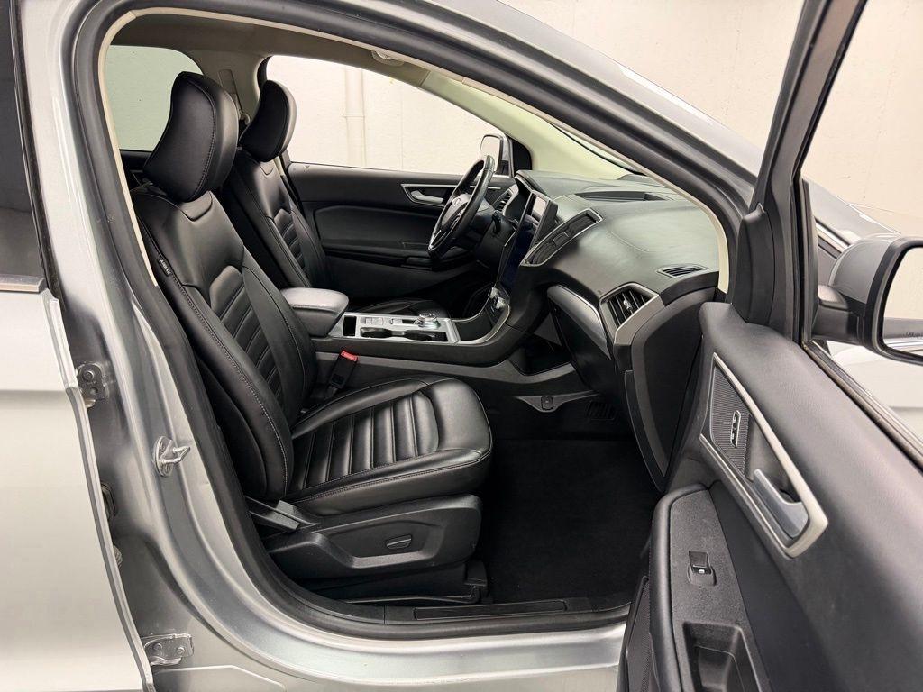Ford Edge  2021