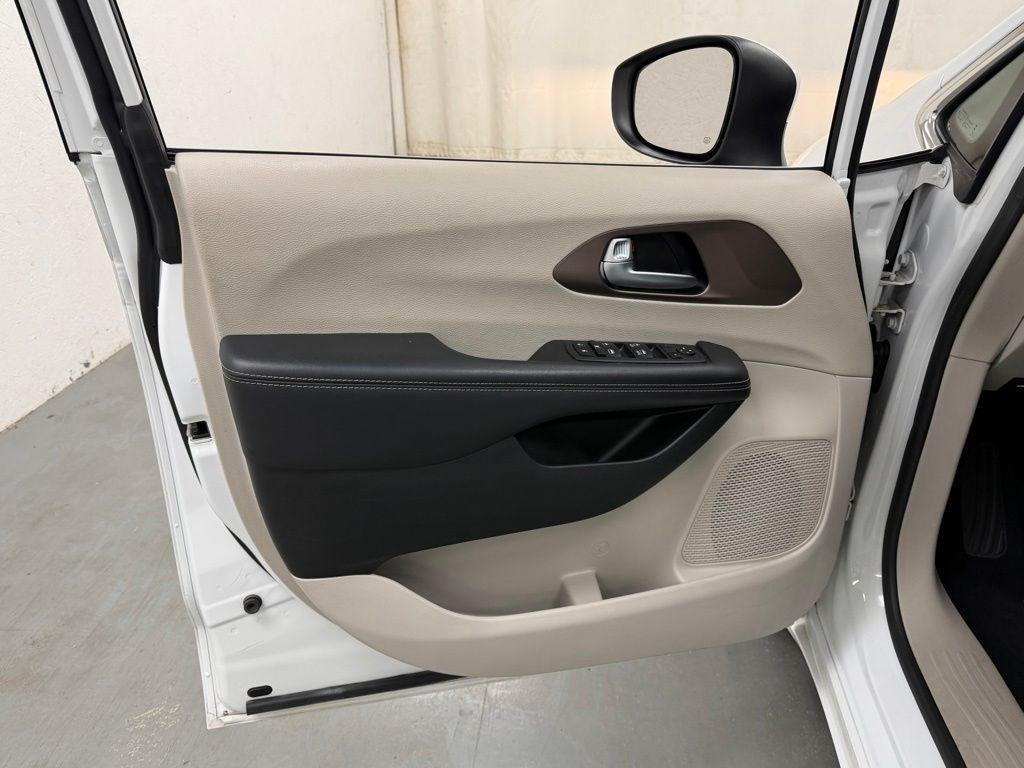 Chrysler Voyager  2023
