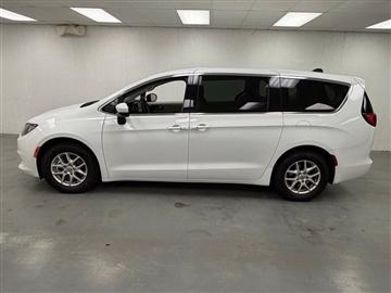 2023 Chrysler Voyager 