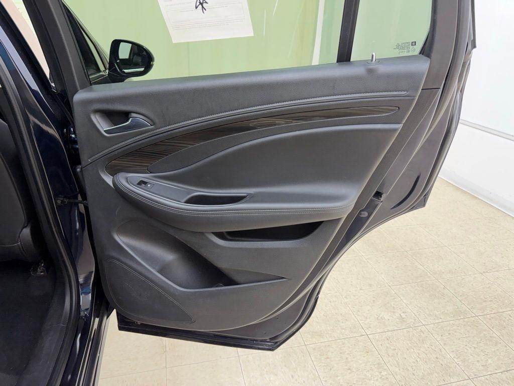 Buick Envision  2020