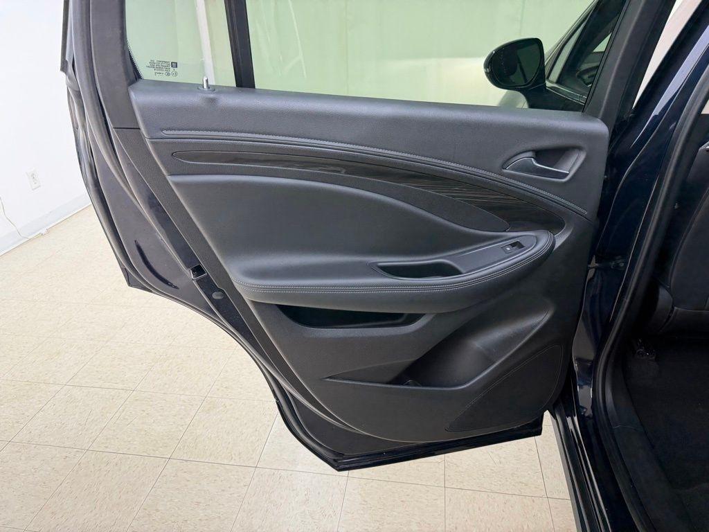 Buick Envision  2020