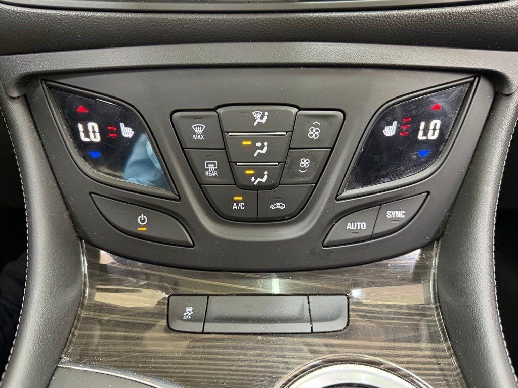 Buick Envision  2020