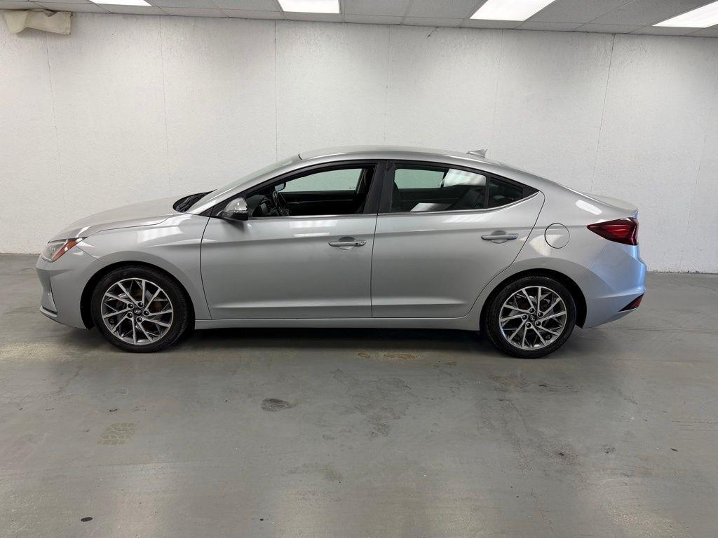 Hyundai Elantra  2020