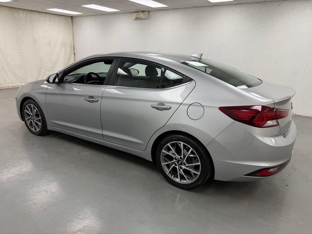 Hyundai Elantra  2020