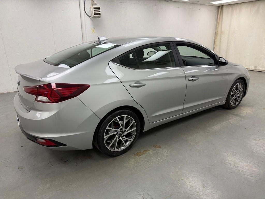 Hyundai Elantra  2020