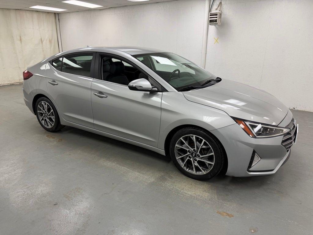 Hyundai Elantra  2020