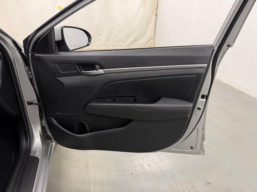 Hyundai Elantra  2020