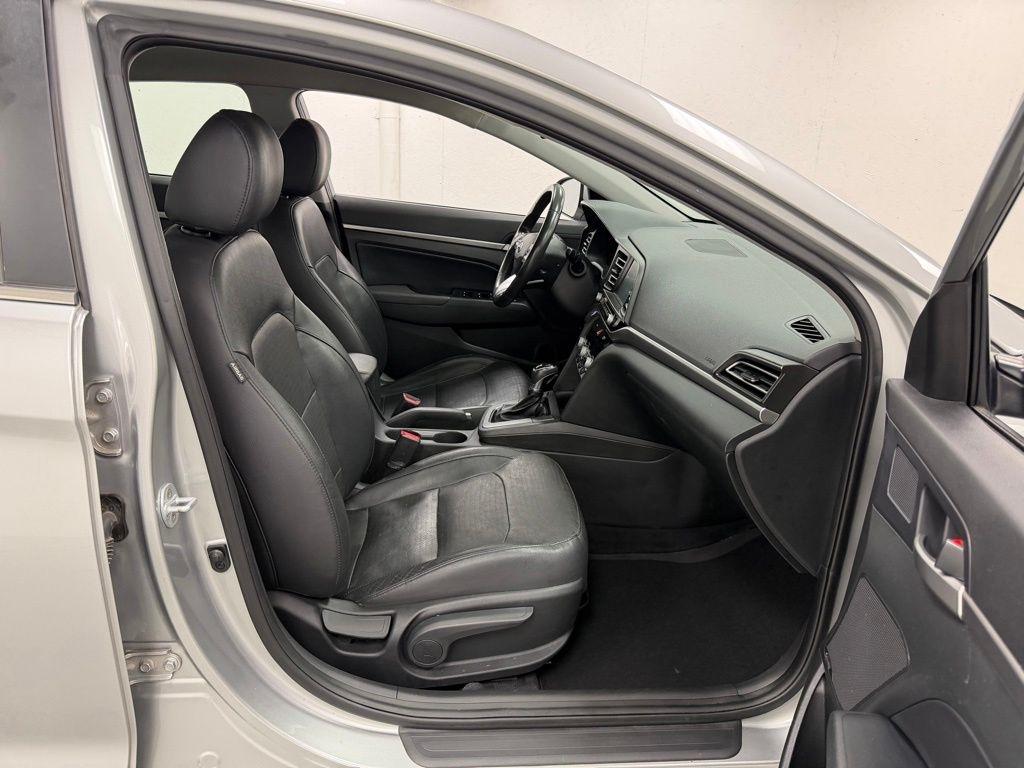 Hyundai Elantra  2020