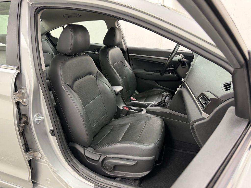 Hyundai Elantra  2020