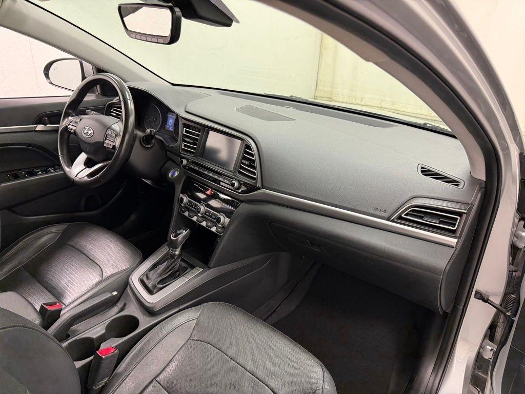 Hyundai Elantra  2020