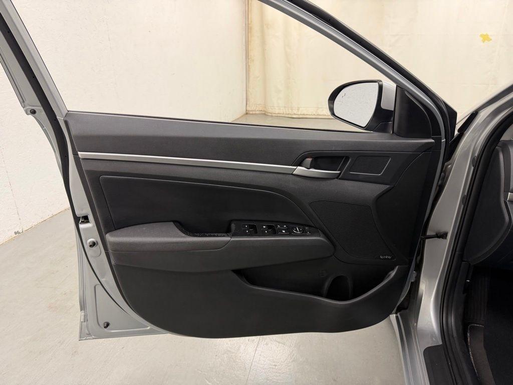 Hyundai Elantra  2020