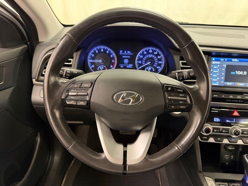 Hyundai Elantra  2020