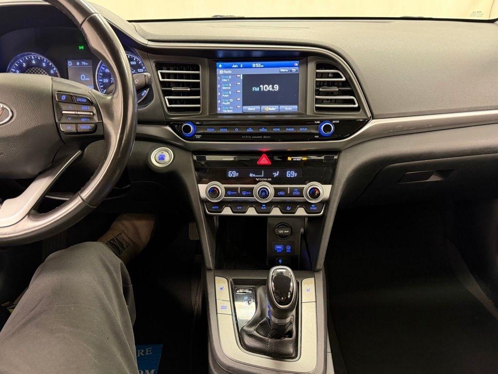 Hyundai Elantra  2020