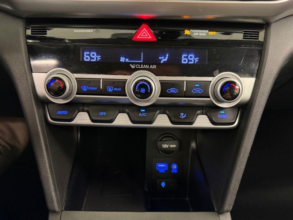 Hyundai Elantra  2020