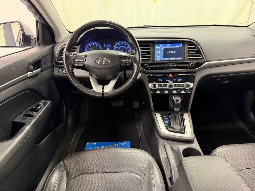 Hyundai Elantra  2020