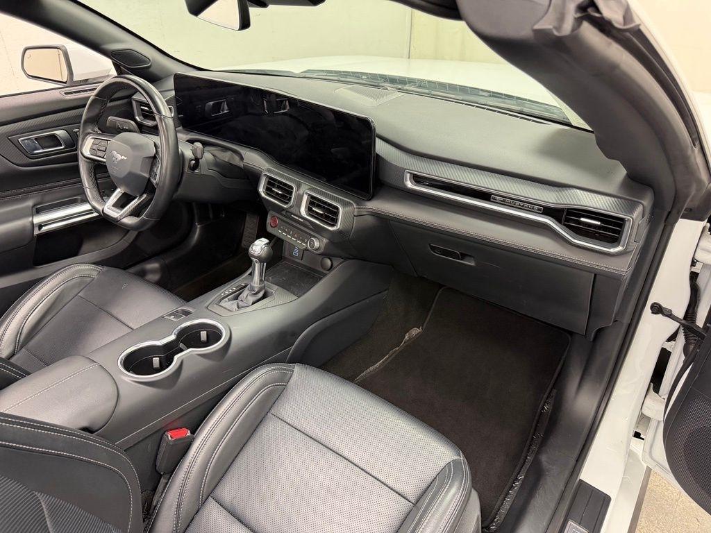 Ford Mustang  2025