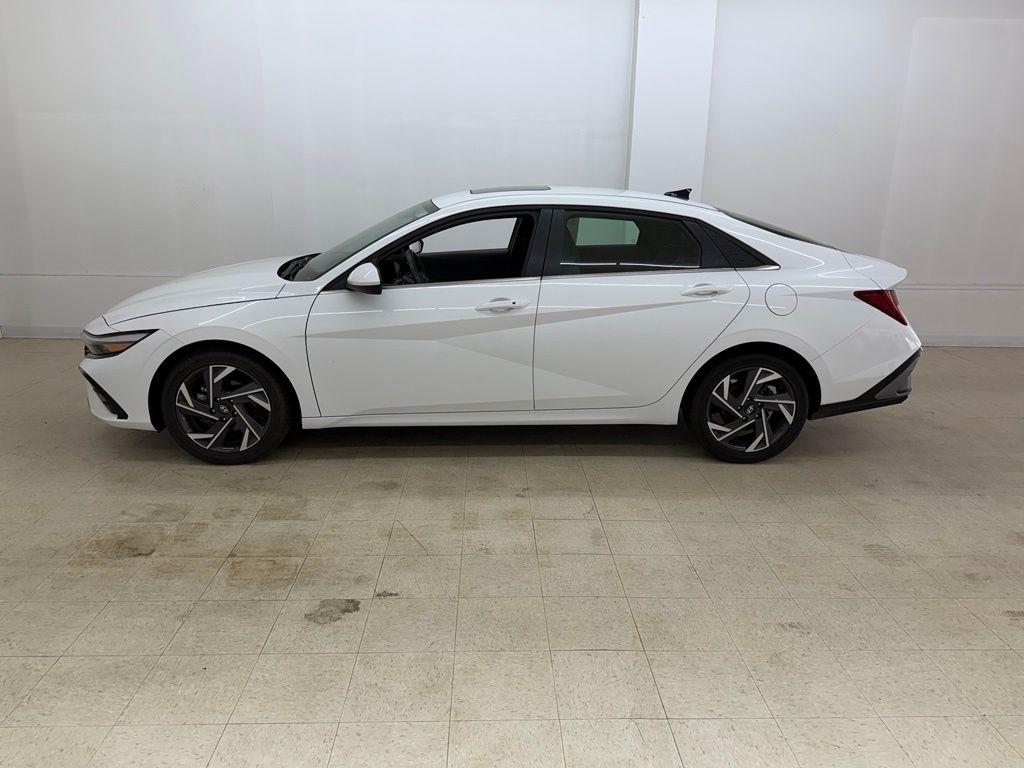 Hyundai Elantra  2025