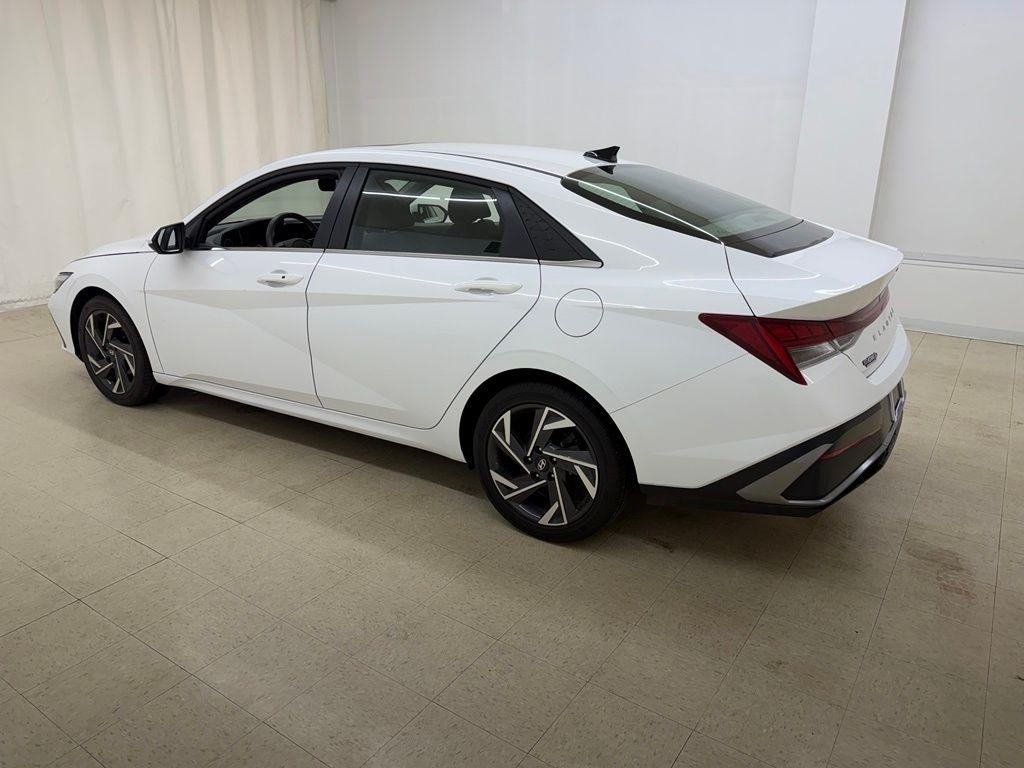 Hyundai Elantra  2025