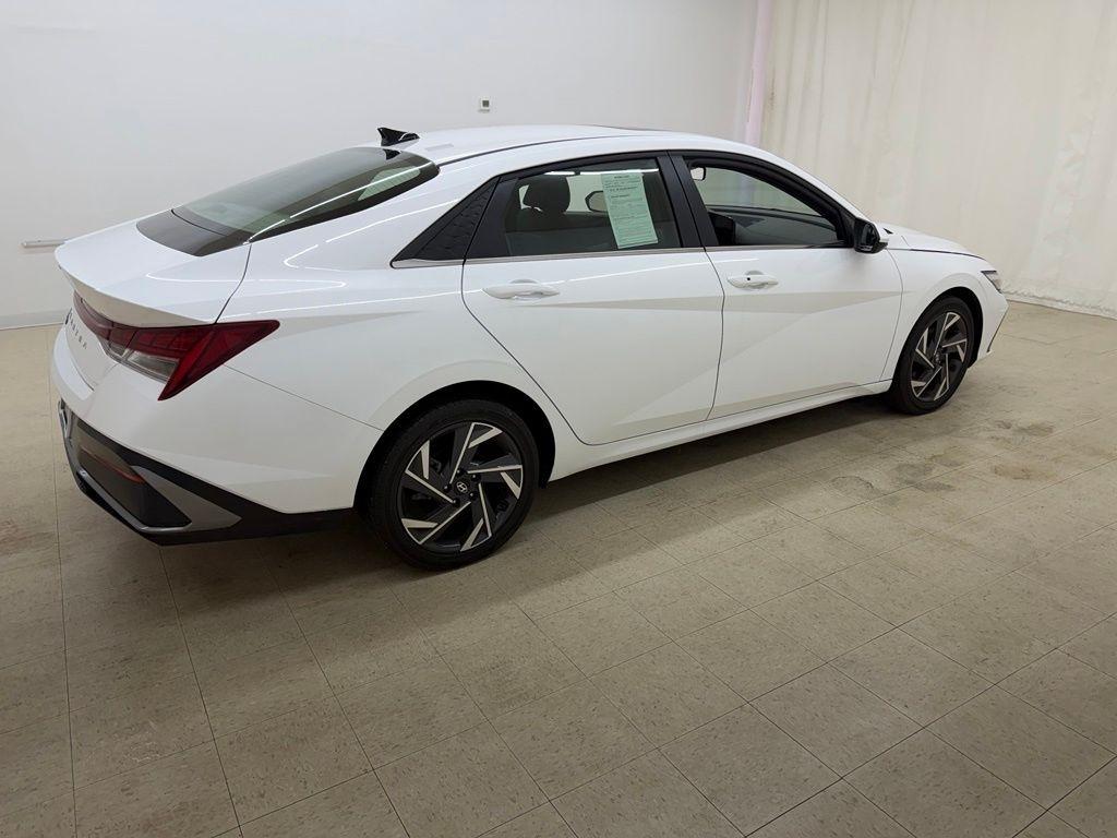 Hyundai Elantra  2025