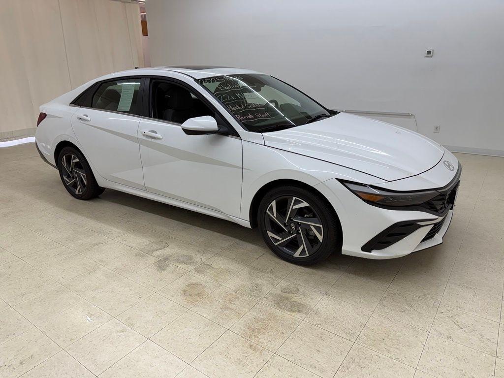 Hyundai Elantra  2025