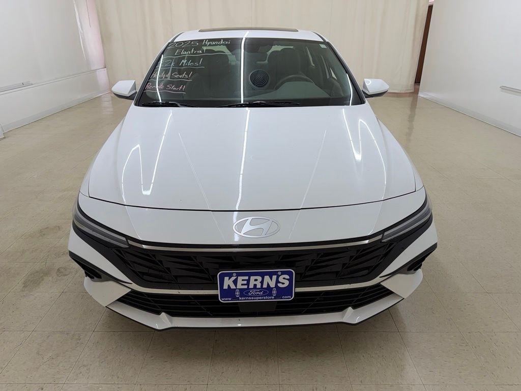 Hyundai Elantra  2025