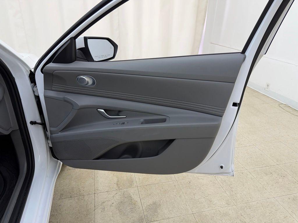 Hyundai Elantra  2025