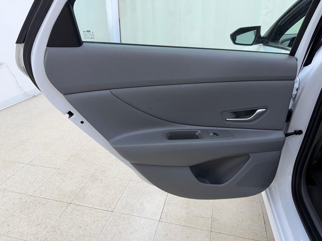 Hyundai Elantra  2025