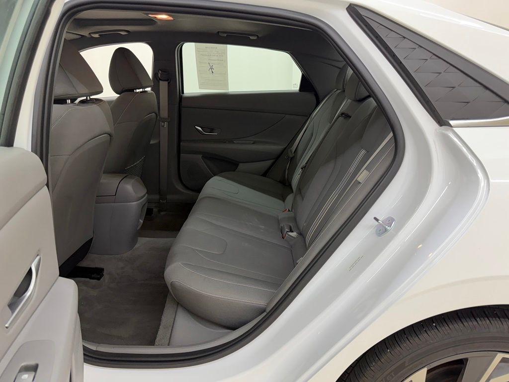 Hyundai Elantra  2025