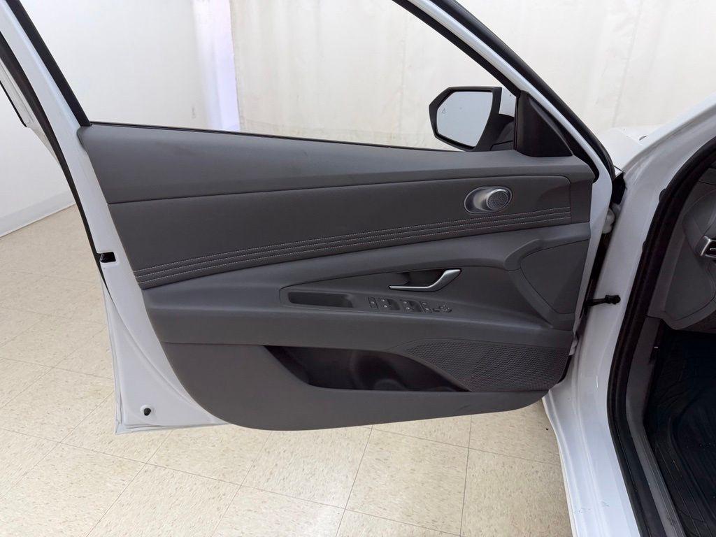 Hyundai Elantra  2025