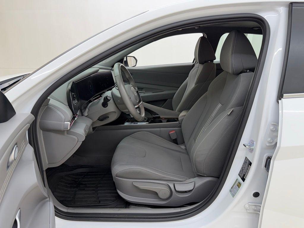 Hyundai Elantra  2025