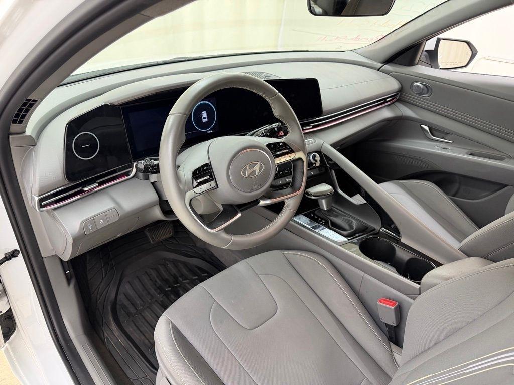 Hyundai Elantra  2025