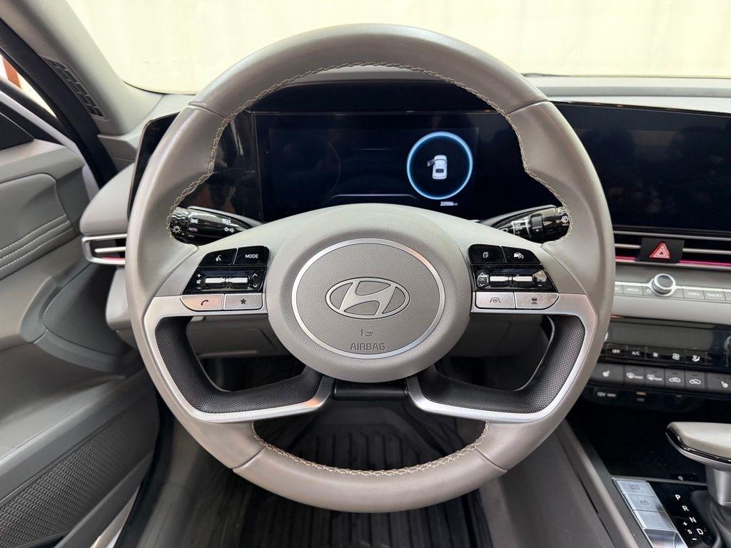 Hyundai Elantra  2025