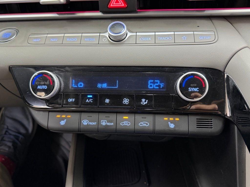 Hyundai Elantra  2025